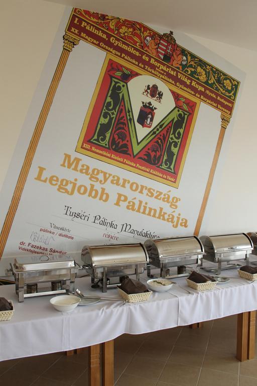 Tuzseri Palinka Tanya Dış mekan fotoğraf